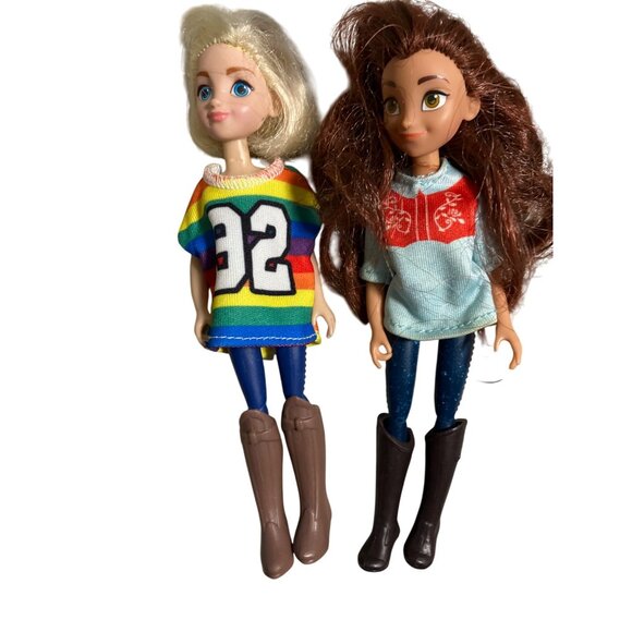 Two DWA Dolls 2017 With Rainbow & Red/Blue Shirts Brown & Blonde Hair - Picture 1 of 12